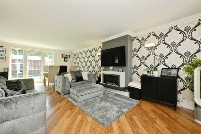 Photo 2 — High Wood Road, Hoddesdon
