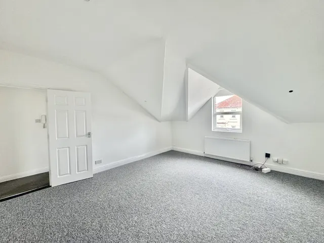 St. Andrews Road, Southsea, PO5, photo 3