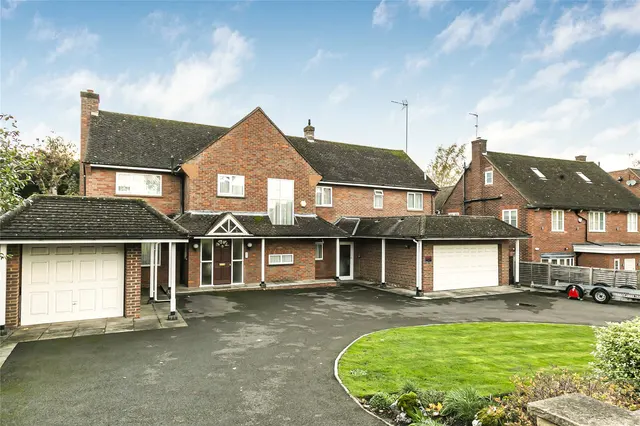 Photo 2 — Crescent West, Hadley Wood, EN4 0EG