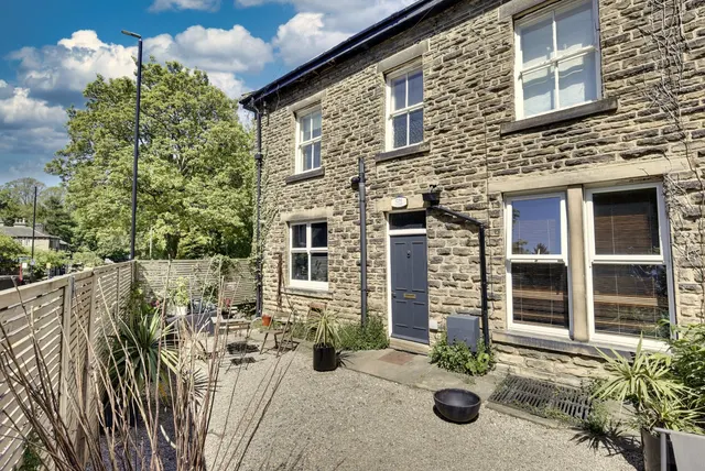Town Gate, Calverley, LS28, photo 1