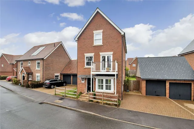 Hockbury Crescent, Tunbridge Wells, Kent, TN2 5GN, photo 1