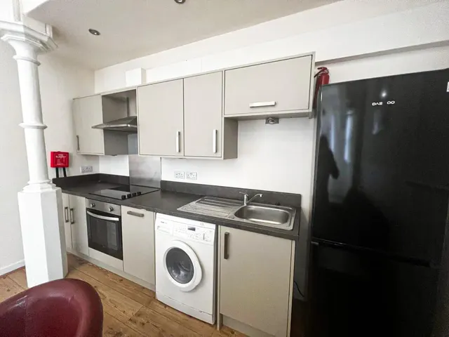 Holderness Road, HULL, photo 1