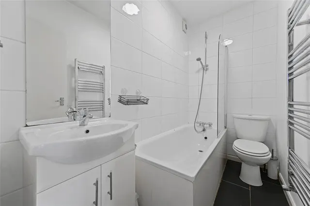 Westwick Gardens, London, W14, photo 1