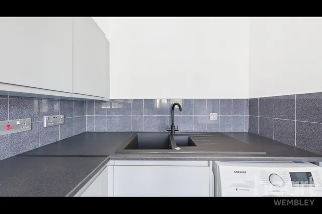 Campbell Gordon Way, London, NW2, photo 3