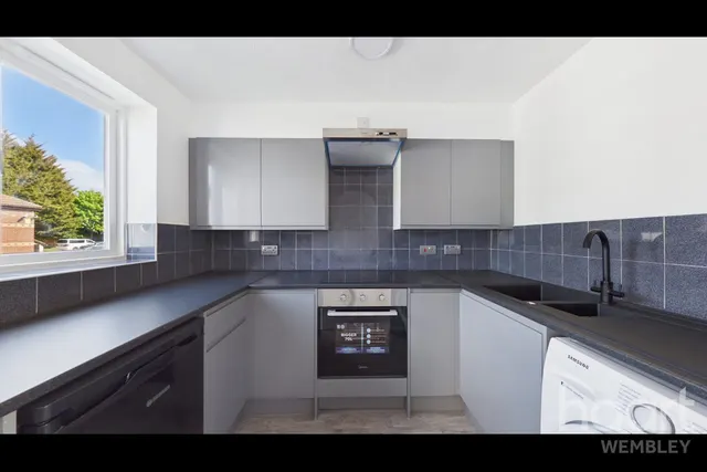 Campbell Gordon Way, London, NW2, photo 1