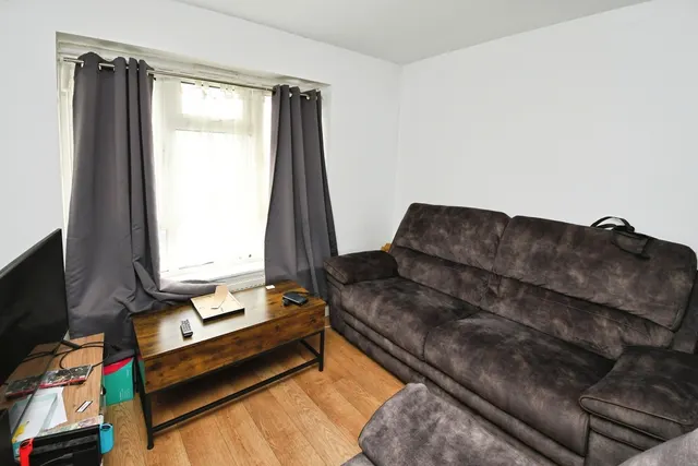 Photo 3 — Laurel Close, Lincoln, Lincolnshire, LN5