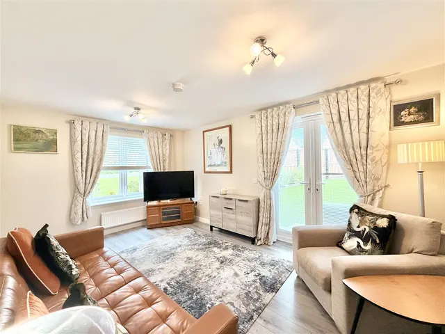 Photo 2 — Rosehall Gardens, Uddingston, Glasgow, G71 7FR