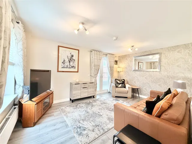 Photo 3 — Rosehall Gardens, Uddingston, Glasgow, G71 7FR