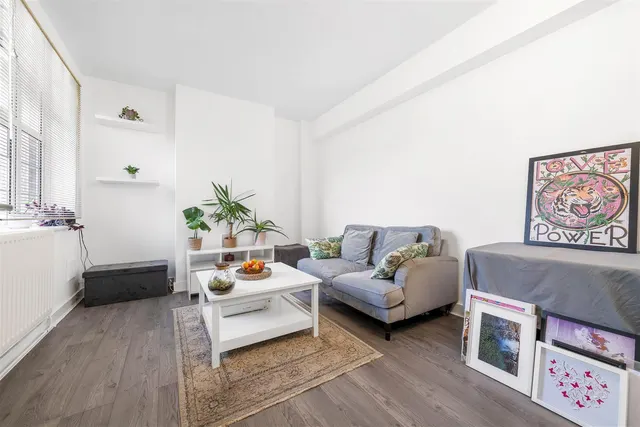 Elder Gardens, West Norwood, SE27, photo 1