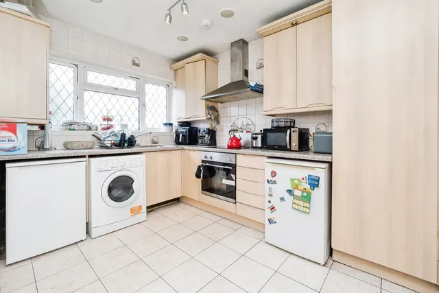 Photo 3 — Warren Court, Chigwell, Essex, IG7