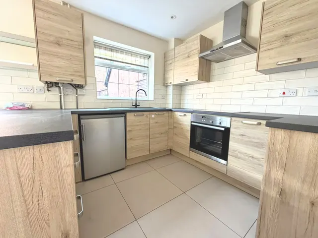 Llwyn Onn, Tyla Garw, CF72, photo 3