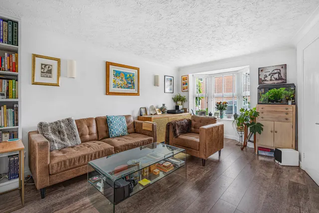 Cater Gardens, Guildford, GU3, photo 2