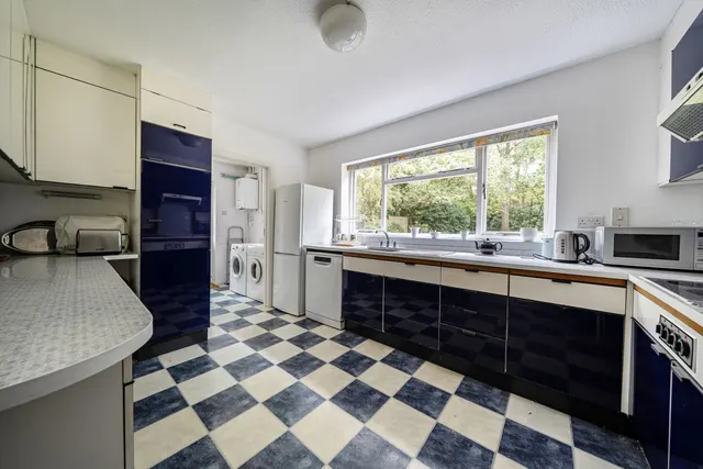 Fulmer Drive, Gerrards Cross, SL9, photo 3