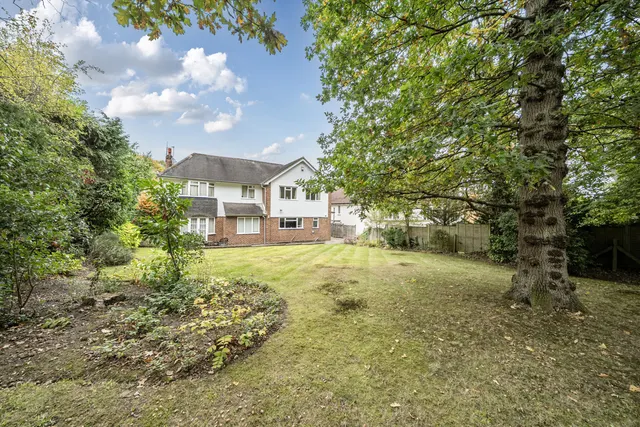Fulmer Drive, Gerrards Cross, SL9, photo 1