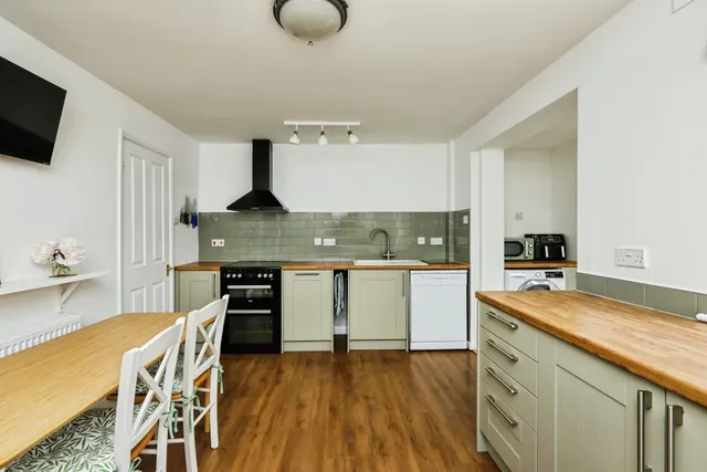 Photo 3 — Redforde Park Road, Retford