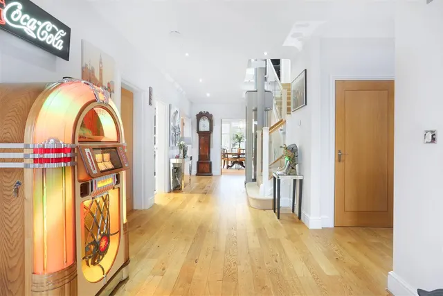 Photo 2 — Sutton Lane, Banstead, SM7 3RB