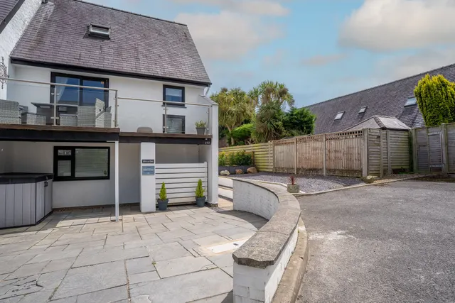 Min Y Don 252, Cae du Village, Abersoch, Pwllheli, Gwynedd, LL53 7DZ, photo 1