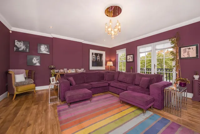 Brandesbury Square, Woodford Green, IG8, photo 2