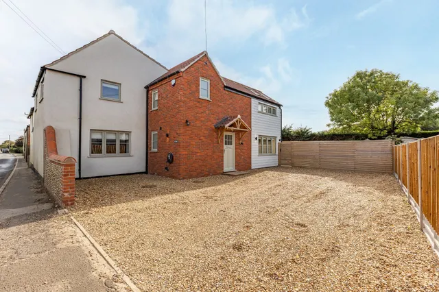 Beautiful Light Filled Four Bedroom H, photo 1