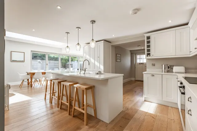 Beautiful Light Filled Four Bedroom H, photo 2