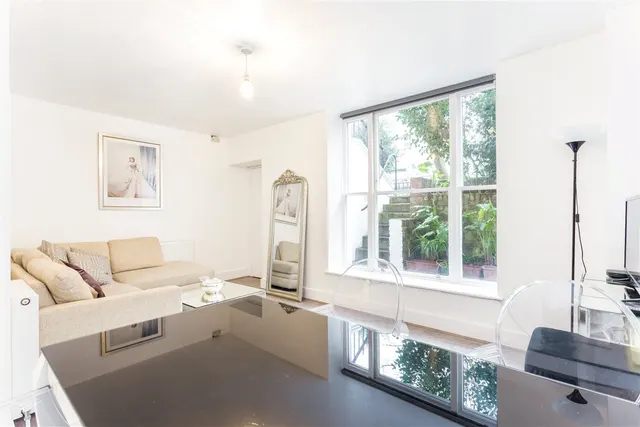 Photo 3 — Westbourne Grove, Notting Hill, W11
