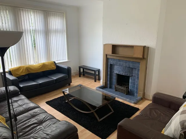 Otley Road, Leeds, LS6, photo 2