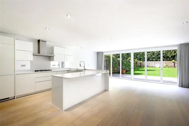 Queen Elizabeth Crescent, Beaconsfield, HP9, photo 2