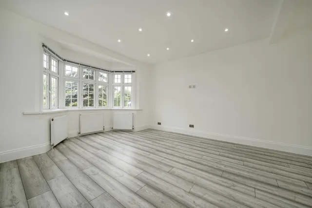 Popes Lane, W5, photo 2