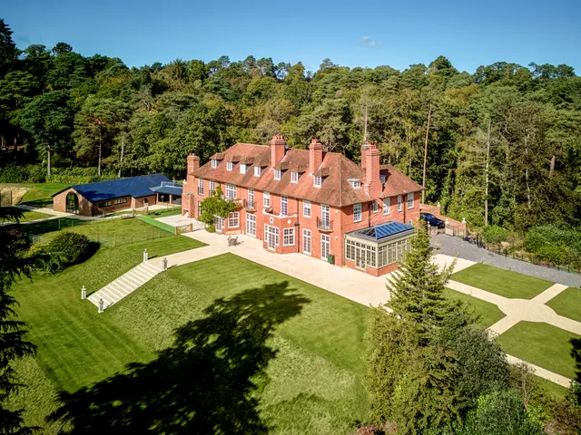 Photo 2 — Frensham Park Manor, Farnham, Surrey