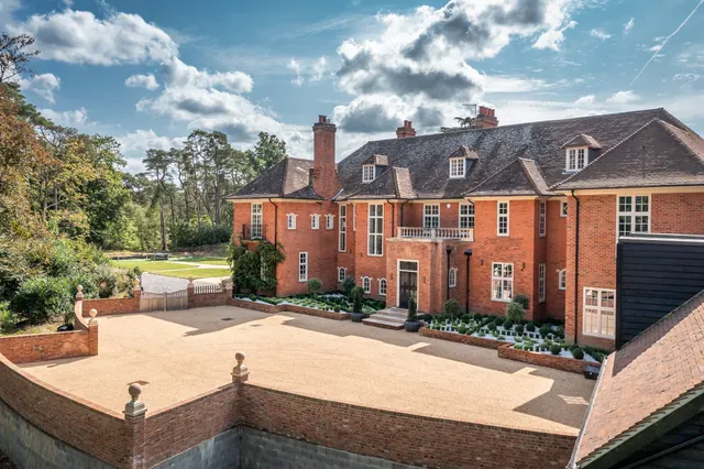 Photo 3 — Frensham Park Manor, Farnham, Surrey