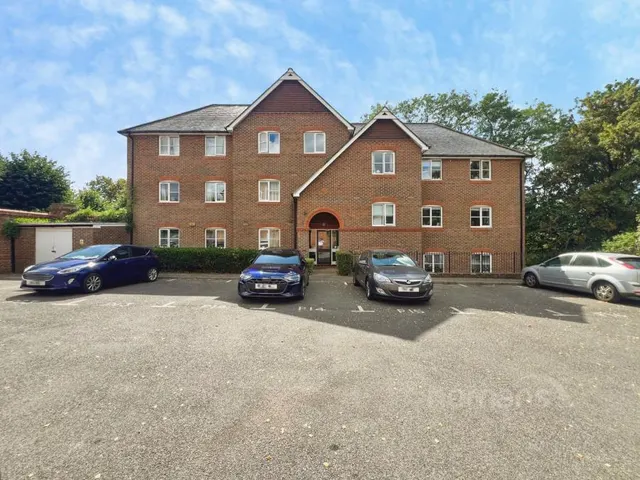 Hamilton Place, Aldershot, GU11, photo 1