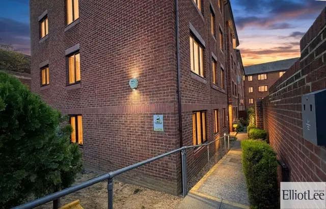 Sherwood Road, The Greenwoods, HA2, photo 1