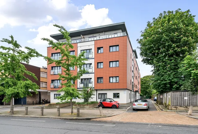 London Road, Mitcham, CR4 4BE, photo 1
