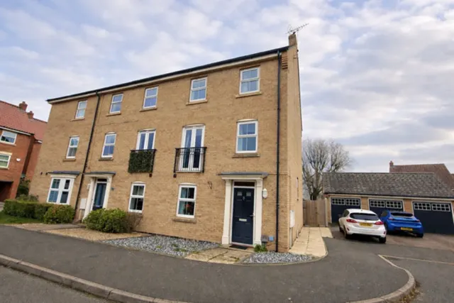 Pond Close, Fernwood, photo 1