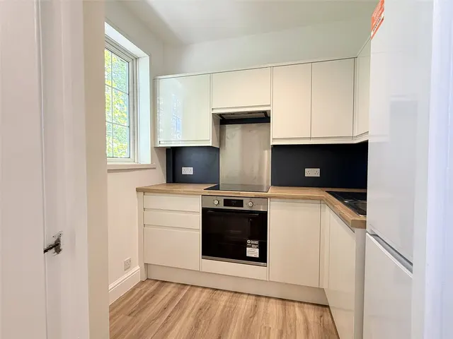 Photo 3 — High Road, London, N20 9LN