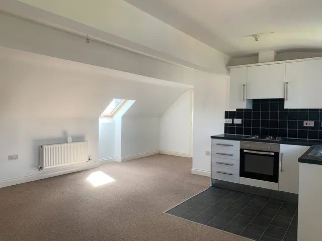Old Chester Road, Birkenhead, CH42, photo 3