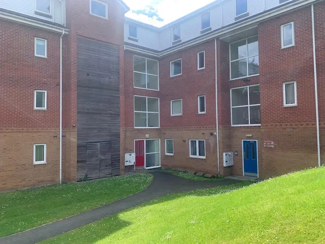 Old Chester Road, Birkenhead, CH42, photo 1