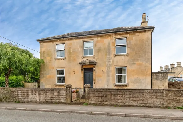 Pickwick Road, Corsham, photo 1