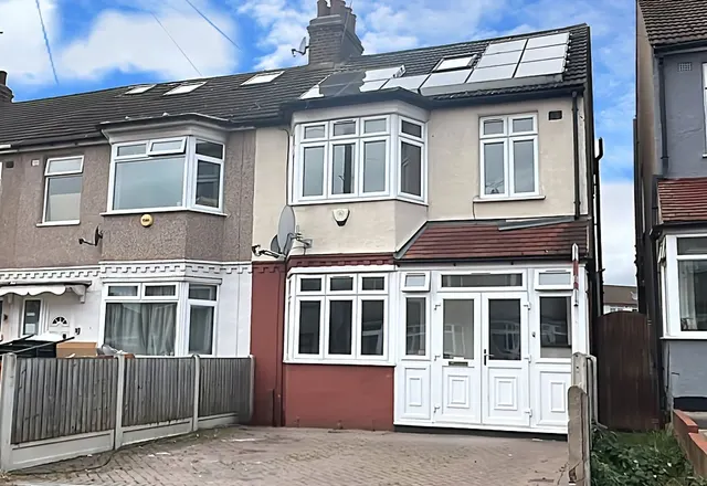Wainfleet Avenue, Romford, RM5, photo 1