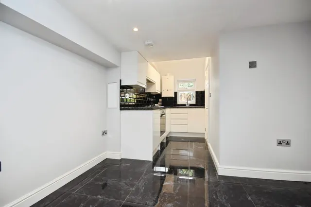 Photo 3 — Victoria Road, Warley, Brentwood