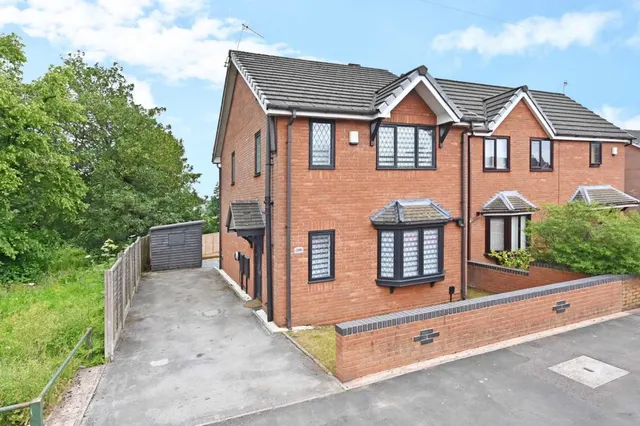 Bank Hall Road, Burslem, Stoke-on-Trent, photo 1