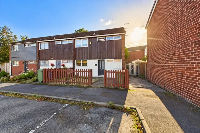 Sleddale Close, Offerton, SK2, photo 1
