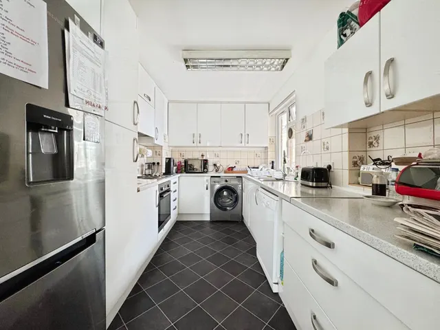 Stonegrove, Edgware, HA8, photo 2
