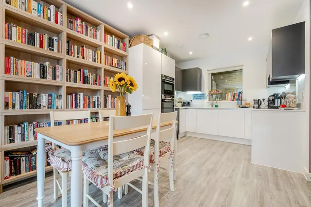 Blackheath Road, SE10, photo 1