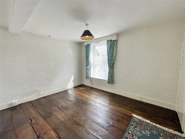 Bedroom House Plus Self Contained Flat And Retail Space, Riverside House, photo 3