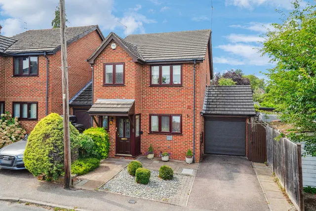 Photo 3 — New Road, Cookham SL6 9HD
