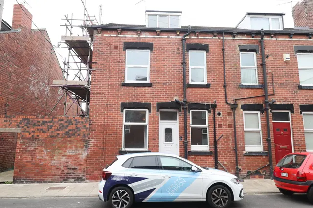 2 bedroom house, Barden Mount, Leeds, LS12
