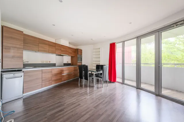 Flat 14, 30 Barking Road, London, photo 1