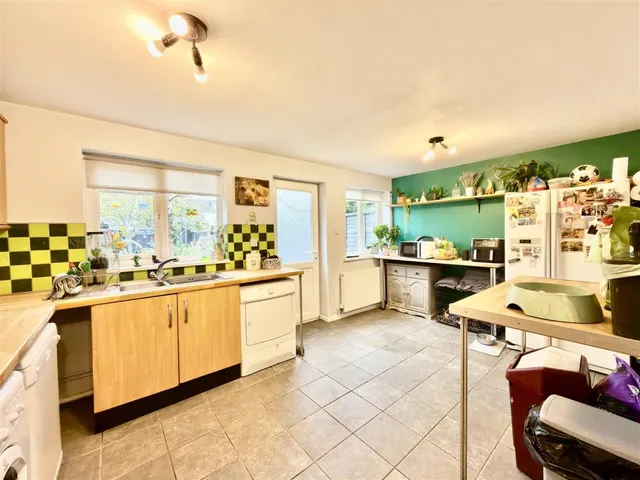 Tiverton Road, Swindon, photo 2