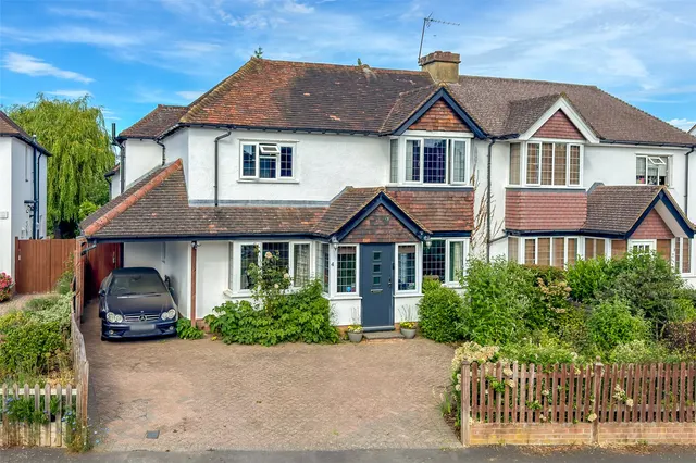 Connaught Road, Harpenden, Hertfordshire, AL5 4TW, photo 1